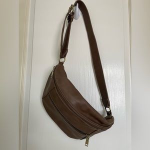 LIKE NEW Urban Expressions Belt bag!